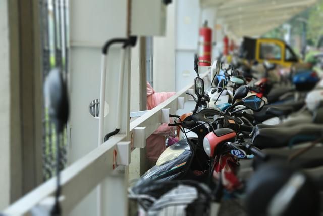 八里店镇：智能充电桩上岗 美丽小区更宜居