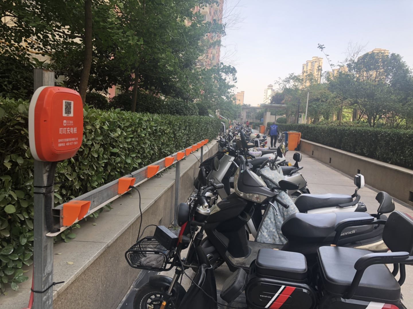 电动自行车用充电桩充电还需要充电器吗？