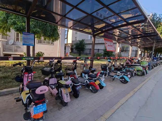 秦都区古渡办新泉社区：小区安装充电桩 充电安全又方便