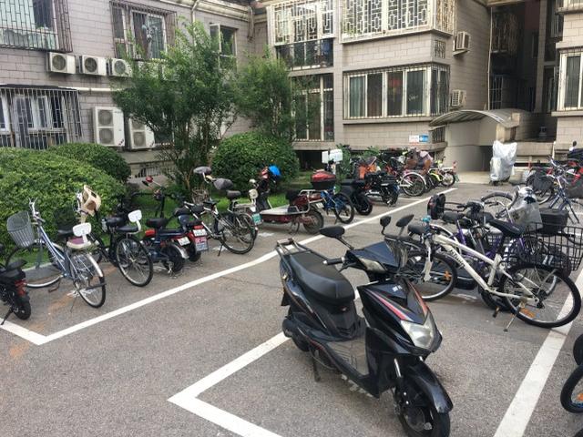 调查｜电动自行车禁止上楼新政8月1日施行，充电桩配套还得加把劲儿