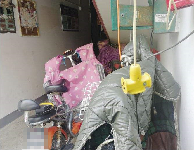 明明有充电桩 抚州山水人家小区私拉电线充电现象却很严重