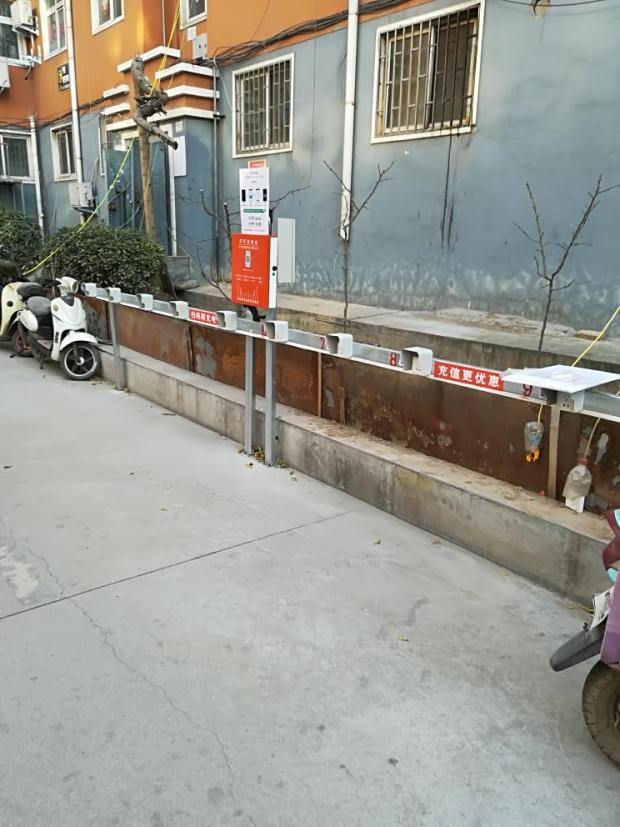 郑州市宏鑫花园安装叮叮充电桩 解决飞线充电问题