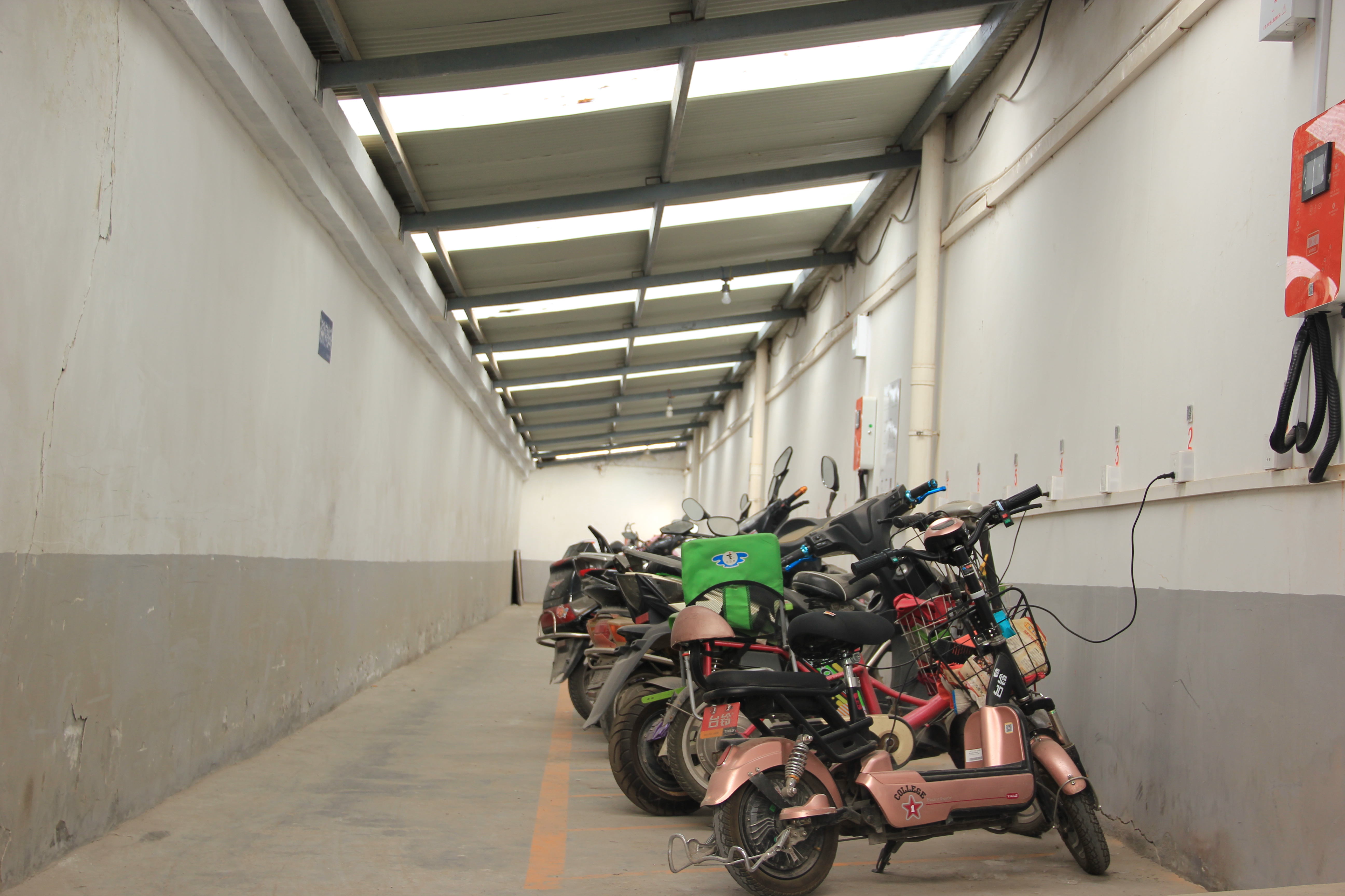 电动车充电桩图片