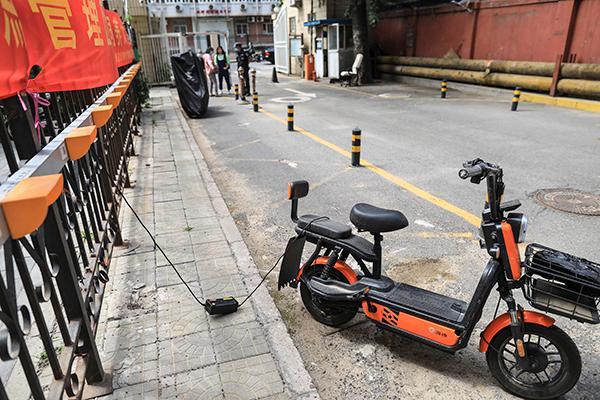 媒体聚焦电动自行车充电：“上楼”违法，楼下如何充电？