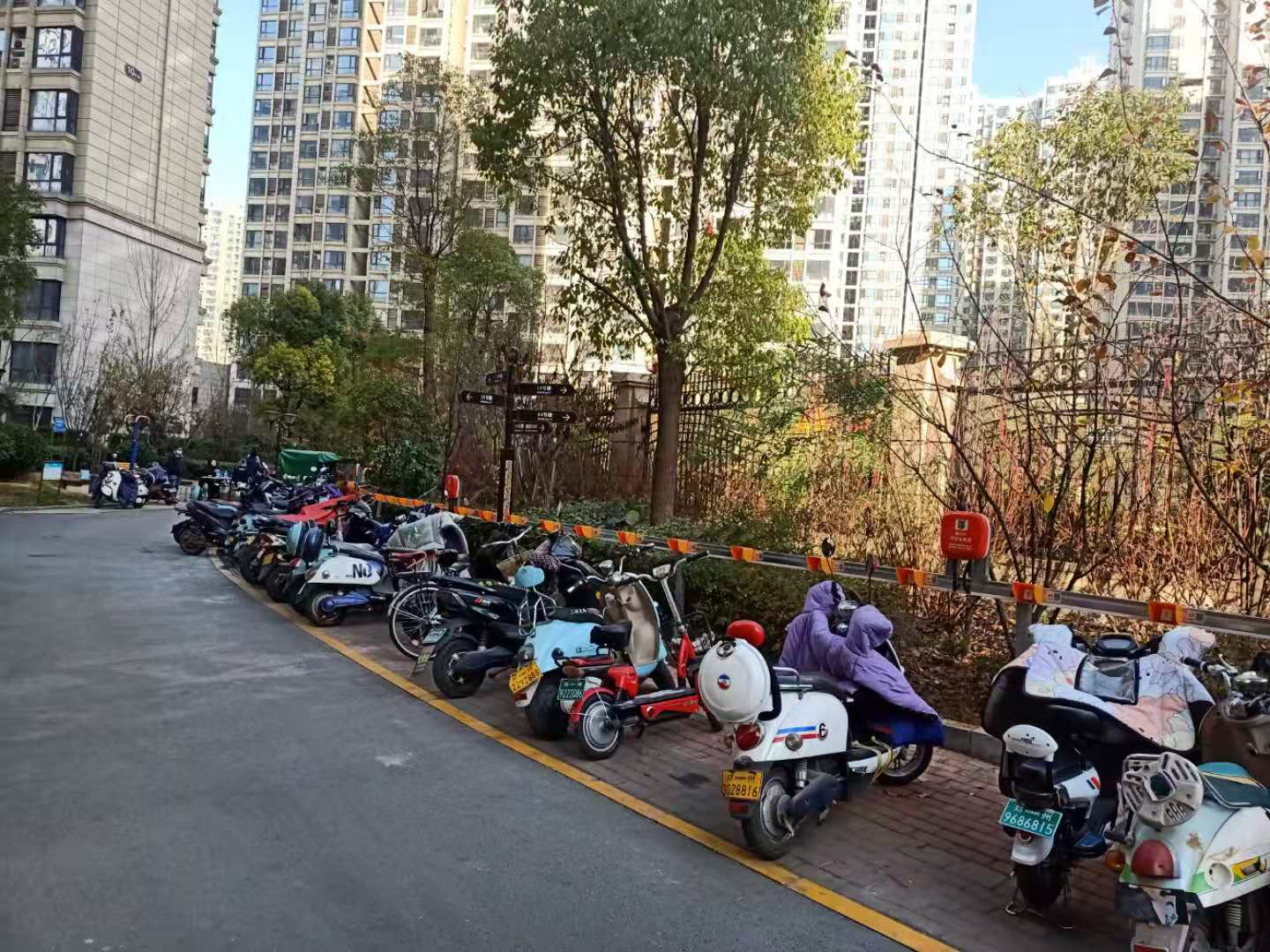 老旧小区电动车飞线充电怎么破？电动车充电桩了解下