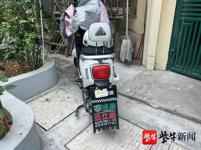 老旧小区安装了崭新充电桩，居民图方便依然“飞线充电”